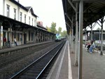 Die V220(Reuschling) der Brohltalbahn die gerade durch den  Beueler Bahnhof fhrt.Aufgenommen am 23.10.09.