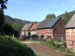 Am 25.09.16 fuhr wieder der Sormitztal-Express. Da die 41 1144 noch in Meiningen ist und die für die Fahrt vorgesehene 50er wohl auch defekt war, kam die 110 108-8 der Hörseltalbahn GmbH zum Einsatz. Wie ich fand war es eine sehr gute Entscheidung. Hier der Zug in Leutenberg.