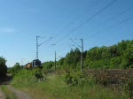 Kaum hatten wir uns an unserer Fotostelle auf Hhe der Northeimer Seenplatte eingerichtet, kam auch schon V 1201 der MWB (Ex DR V100) mit einer Schienenschleif-Maschine von Schwerbau in Fahrtrichtung