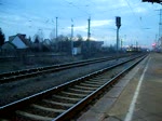 V100.04 (203 224-1)mit einem Bauzug in Richtung Magdeburg.