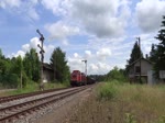 203-29 (92 80 1203 013-8 D-SWT) und 203-28 (92 80 1203 003-9 D-SWT) zu sehen mit dem Schrottzug von Cheb/CZ nach Könitz. Hier der Zug in Pößneck oberer Bahnhof bei der Ausfahrt am 28.06.16.