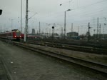 Ein Rettungszug mit 714 003 (212 235) und 714 004 (212 236) fuhr vom Abstellgleis (im Vordergrund) in das Gleisvorfeld des Mannheimer Hbfs und fuhr dann in die andere Richtung direkt durch den Hbf.