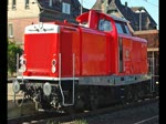212 036-8 kommt mit ein paar Schotterwagen aus Richtung Norden und rangiert dann in  Eichenberg.