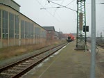 214 009 der BBL auf zum Hilfszugeinsatzes mit dem Stendaler Hilfszugwagen.