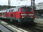 Die Kemptner 218 399-4 (ex. 215 112) verlsst am 26.10.2009 den Ulmer Hbf mit einem Regionalzug Richtung Allgu am Haken. 