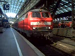 BR 218 206-1 verlsst mit dem RE 12 den Klner Hbf