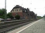 218 208-7 raste mit einem kleinen Bauzug in Fahrtrichtung Sden am 05.06.2009 durch Eichenberg.