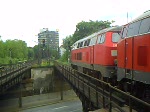 Toller Sound!!! 
2 218er fahren mit ihrem IC von Westrland nach Hannover aus Hamburg-Dammtor aus