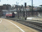 218 409 - 1 setzt sich an den IRE 4225, aufgenommen am 30.08.2009 in Ulm Hbf