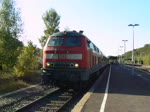 Die 218 217-8 zieht den RE12 von Köln Messe/Deutz nach Trier aus Jünkerrath weiter Richtung Eifel am 30.07.2009