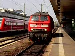 218 454-7 bei der Durchfahrt des Hannover Hauptbahnhofes am 07.04.2009 