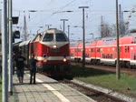 Bei schickem Licht und mit Pfiff fhrt 119 158-4 mit Hanse-Sail Express der Berliner Eisenbahnfreunde aus Warnemnde aus.