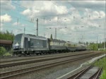 ER 20 007 am 10 Juni 2012 mit historischem Wagenpark bei der Fahrt durch Bochum.