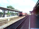 eine 225 fhrt durch den bahnhof aulendorf in richtung ulm hbf.entstanden am 23.06.07