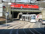 Rechtzeitig zur Fahrt der Linie 306 der BOGESTRA mit der Variobahn stellt sich eine 232 in Wanne-Eickel in Position.