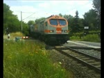 Der Tiger V330.2 der HVLE fuhr am 19.7.10 mit Kesselwagenzug in Richtung Grokorbetha. Bahnbergang Leipzig-Miltitz.