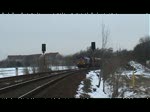 2x Class 66 der Heavy Haul Power International GmbH mit dem Kohlependel im Sandwichtformat, Profen - Chemnitz / Kchwald fhrt in Richtung Leipzig zwischen Grodalzig und Zitzschen 27.01.2010