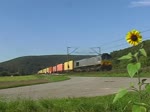 Die fr die Firma Crossrail fahrende Class 66 DE 6307 schleppt einen Containerzug in Richtung Wrzburg.