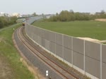 Vossloh G2000 BB bei der fahrt mit ihrem Containerzug in höhe der Schäferei auf dem Wilhelmshavener Industriegleis.