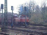 Lok 810 der RAG (heute RBH) mit Erzbomber vom Kraftwerk kommend bei der Ausfahrt aus Dortmund-Mengede Rrchtung Wanne. 31.03.08