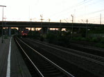Eine BR 152 mit KLV-Zug rasselt am 05.08.2009 durch Hamburg-Harburg. Eine V 294 und eine BR 185 sind auch noch zu sehen.