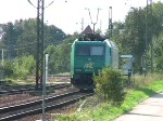 Die 185-533 7 von Rail4Chem nimmt die Kesselwagen in Kork mit.