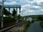 Zwei Desiros sind auf Gleis 3 des Bahnhofs Orlamnde angekommen.