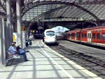 Ausfahrt von 2 ICE-TD als IC Kln Hbf - Hamburg-Altona aus Kln Hbf.