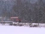 Ein VT 611 fhrt am 05/12/10 mit einem RE Neustadt - Rottweil an der Gemeinde Donaueschingen - Aufen vorbei.