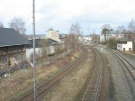 Wunderbare Frühlingsstimmung mit angenehmen Temperaturen herrschte im März 2007, als dieser RE auf den Weg nach Würzburg, Einfahrt in den Bahnhof Münchberg hat.