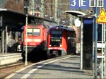 Hier verlsst ein Walfisch an einem schnen Herbstvormittag den Bahnhof Saalfeld (Saale) von Gleis 3 als RB in Richtung Blankenstein (Saale). (06.11.2009)