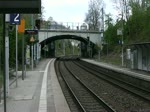 RE 16180 von Saalfeld(Saale) nach Leipzig Hbf und RB 16381 von Leipzig Hbf nach Saalfeld(Saale) durchfahren hier den Bahnsteig Leipzig-Coppiplatz.Aufgenommen am 22.04.2012 in Leipzig