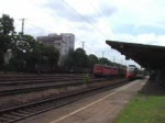 Zwei 140er durchfahren mit einem Kohlezug den Bahnhof von Kln West; zwischendurch verlsst ebenso eine BR 644 als RB 27 von Kall nach Kln Messe/Deutz den Bahnhof.