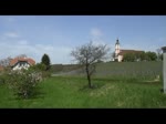 Blick vom ehemaligen Haltepunkt Birnau-Maurach zur Klosterkirche Birnau.