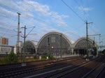 E18 047 mit einem Sonderzug bei der Ausfahrt im Hbf Dresden am 24.08.13   