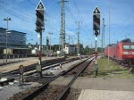 194 051-9  Stadt Singen  fhrt mit ihren Sonderzug zur Streetparade in Zrich aus Stuttgart in den Bahnhof Singen ein. Wagen waren u.a. original Silberlinge, mehrere ltere (mir unbekannte) Reisezugwagen, ein Wagen mit der Aufschrift  Bosch Hausgerte , sowie ein Wagen mit der Aufschrift  Kwick.de . 10. August 2008.
