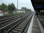 101 119 zieht am 03.08.10 einen IC vorbei am S-Bahnhof Karow Richtung Bernau.