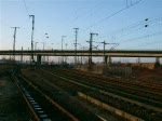 Die frisch neulackierte 101 010-7 beschleunigt mit ihrem IC nach verlassen des Hanauer Hbfs.