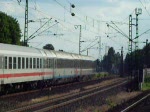 01.06.2009,
Zuglok 101 002 mit dem EC 101 und einem Cisalpino zusatzwagen bei der durchfahrt in Dortmund Marten sd.
ein echtes durcheinander bei den lezten 4 Wagongs