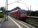 101 049-5 vor einem IC nach Hamburg Altona verlsst Hamburg Harburg. Von hinten drckt 101 054-3.
