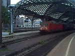 101 080-2 zieht den CNL 347 jan kiepura/380 Borelius/CNL429 am 04.07.2008 um 5:58 Uhr aus den Klner Hbf