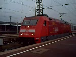 101 047 verlsst mit Fernlicht und dem IC 2115 den Dortmunder HBF
(04.04.2008)