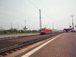 Der IC 2870 mit 101 022 als Zuglok und 101 057 als Schublok verlässt am 29.05.10 Weimar Richtung Erfurt.