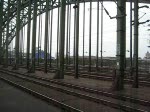 101 139-4 fhrt mit dem IC 433 ber die Hohenzollernbrcke in Kln.