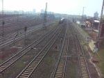 101 136 bespannt am 07.04.09 den AZ 1363 nach Berlin, hier bei der Durchfahrt am Rbf Halle(S).