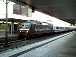 Ausfahrt IC-Zug, mit einer 120 in Hannover HBF, am 25.10.2009.