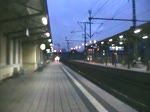 Durchfahrt einer 120 mit IC im Lehrte am 04.12.09 im Lehrte.