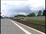 Durchfahrt eines Intercity gezogen von einer 120 durch den Bahnhof Rotenburg/Wmme am 12.6 
