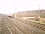 Highspeed! Eine orientriote Br 120 legt sich mit einem IC bei 200 km/h in Leverkusen-Rheindorf in die Kurve.