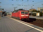 120 138 verlsst mit dem IC 2017 den Bochumer Hbf am 04.07.2008